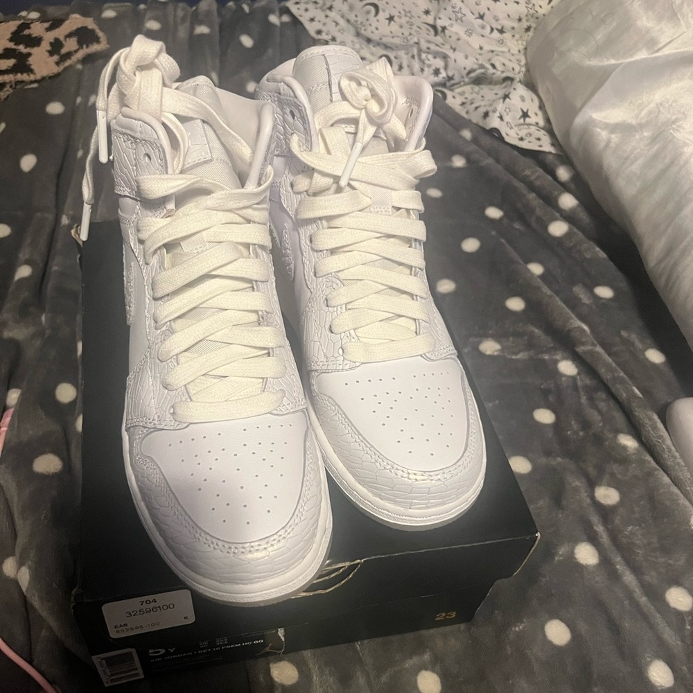 Air Jordan 1 Heiress size 5Y